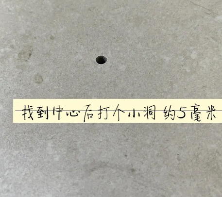 梅列瓷砖空鼓维修公司专业解答在瓷砖铺贴过程中，如果砂料搅拌不均匀，将会带来以下问题